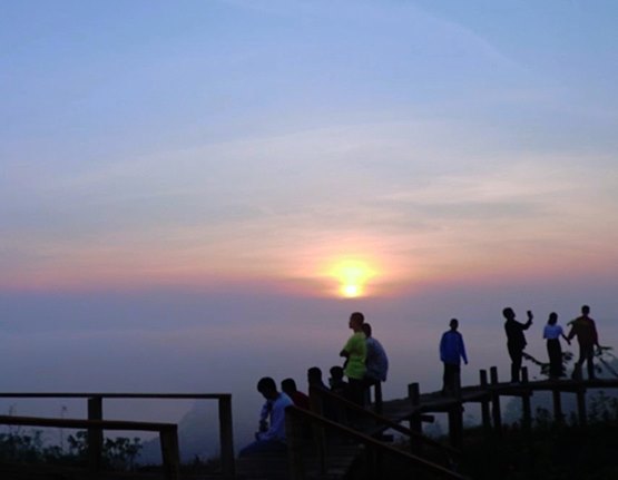 ภูลำดวน จังหวัดเลย
จุดชมวิวทะเลหมอกริมน้ำโขง 