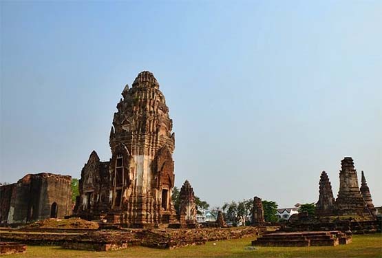 วัดพระศรีรัตนมหาธาตุ จังหวัดลพบุรี