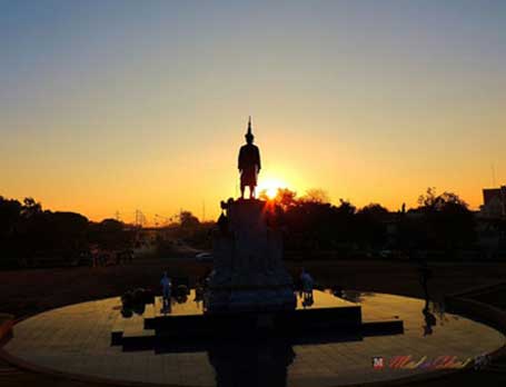 พระบรมราชานุสาวรีย์สมเด็จพระนารายณ์มหาราช จังหวัดลพบุรี