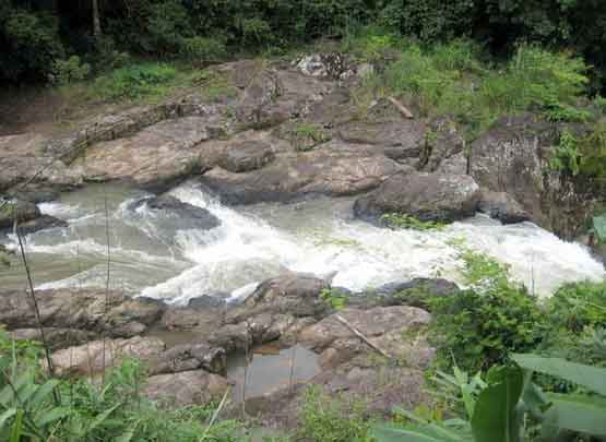 น้ำตกเหวนรก จังหวัดปราจีนบุรี