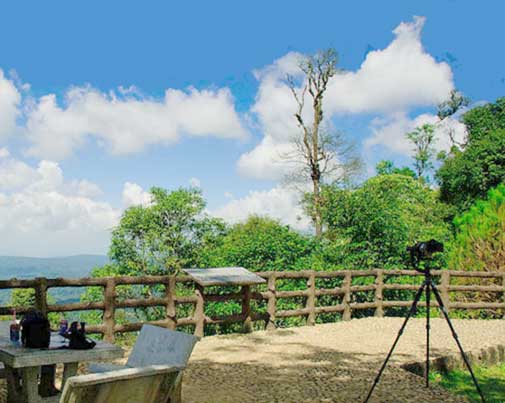 ผาตรอมใจ จุดชมทิวทัศน์เขาเขียว จังหวัดปราจีนบุรี