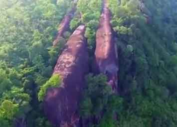 หินสามวาฬ (Tree Rock Whale) จังหวัดบึงกาฬ