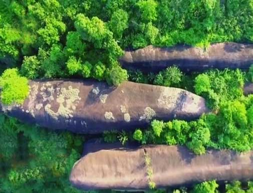 หินสามวาฬ (Tree Rock Whale) จังหวัดบึงกาฬ