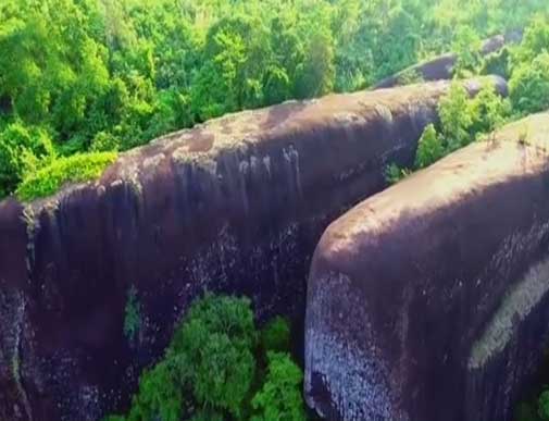 หินสามวาฬ (Tree Rock Whale) จังหวัดบึงกาฬ