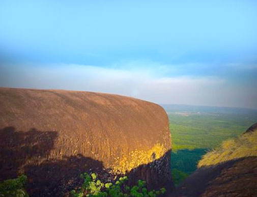 หินสามวาฬ (Tree Rock Whale) จังหวัดบึงกาฬ