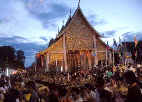 งานประเพณีใส่ขันดอกบูชาเสาอินทขิล จังหวัดเชียงใหม่ 