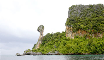 ทะเลแหวกUnseen Thailand จังหวัดกระบี่นอนนับ ดาวในคืนเดือนแรม หรือชมแสงจันทร์
ในคืนเดือนเพ็ญ ค้างคืนบนเกาะ ได้ แต่ปัจจุบันไม่อนุญาตให้นอนค้างแรมบนเกาะ 