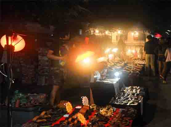 ถนนคนเดินลำพูน จังหวัดลำพูน