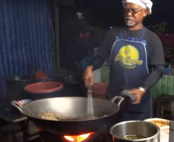 ร้านผัดไทยลุงดำสูตรโบราณ จังหวัดพะเยา