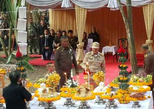 พิธีบวงสรวงตัดต้นไม้จันทน์หอม