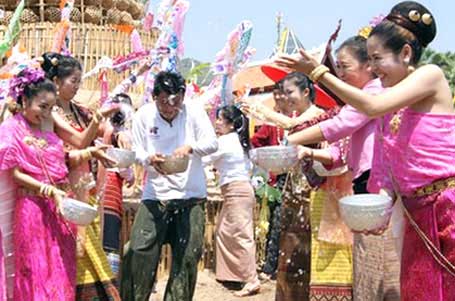 ประเพณีสงกรานต์พระประแดง จังหวัดสมุทรปราการ