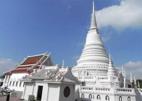 พระสมุทรเจดีย์ หรือพระเจดีย์กลางน้ำ จังหวัดสมุทรปราการ