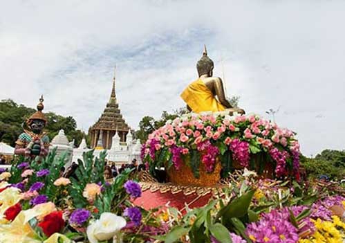 ประเพณีตักบาตรดอกเข้าพรรษาี จังหวัดสระบุรี