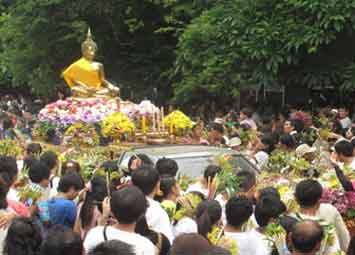 ประเพณีตักบาตรดอกเข้าพรรษาี จังหวัดสระบุรี