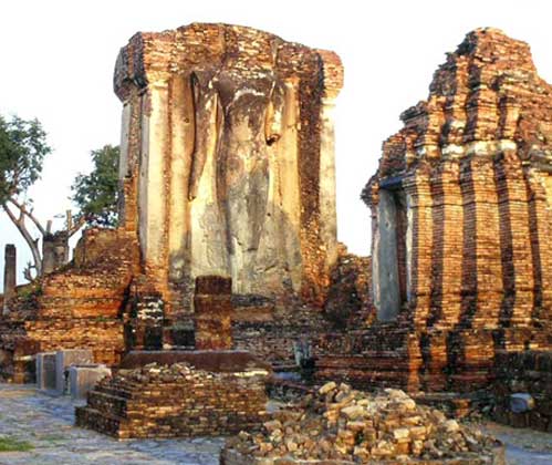 วัดเชตุพน พระพุทธรูปสี่อิริยาบถ จังหวััดสุโขทัย