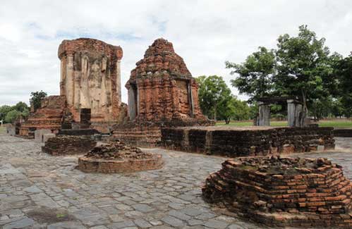 วัดเชตุพน พระพุทธรูปสี่อิริยาบถ จังหวััดสุโขทัย