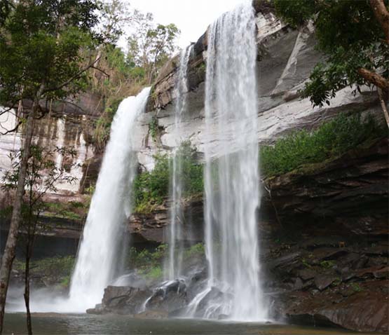 น้ำตกห้วยหลวง จังหวัดอุบลราชธานี