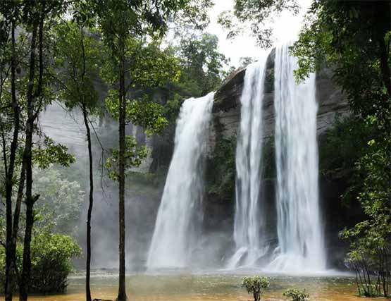 น้ำตกห้วยหลวง จังหวัดอุบลราชธานี