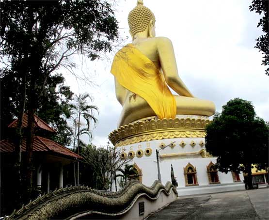 หลวงพ่อโต วัดผาทั่ง  จังหวัดอุทัยธานี